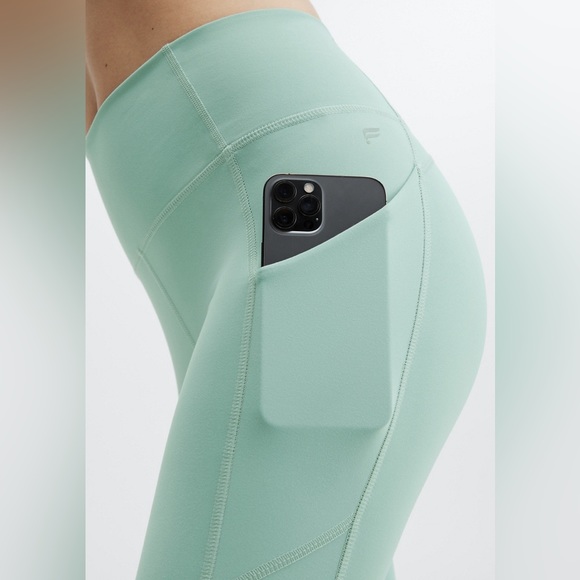 (M) Fabletics Oasis PureLuxe High-Waisted Twist 7/8 Legging - Picture 2 of 6